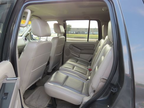 Used 2007 Ford Explorer XLT image 22