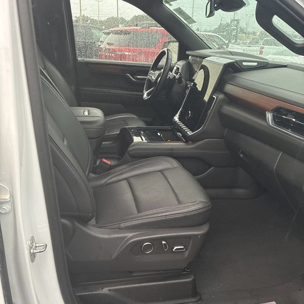 Used 2025 GMC Yukon XL Denali AWD/4WD image 15