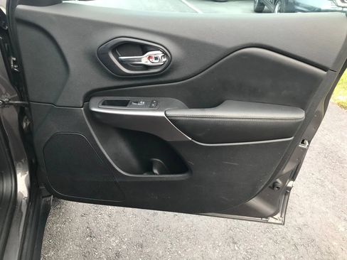 Used 2019 Jeep Cherokee Limited w/ Technology Group image 54