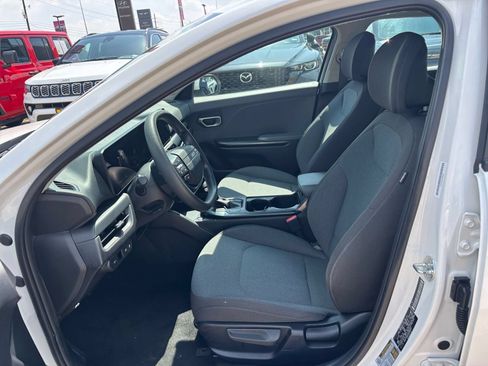 Used 2025 Kia K4 FWD image 25