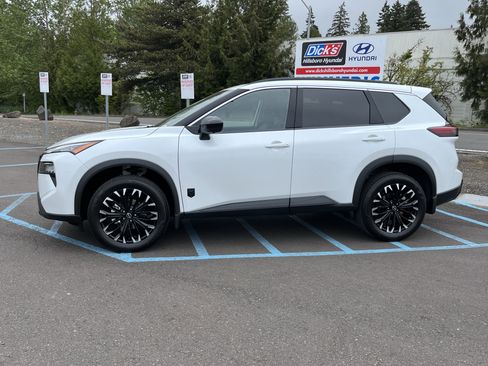Used 2026 Nissan Rogue SV AWD/4WD image 2