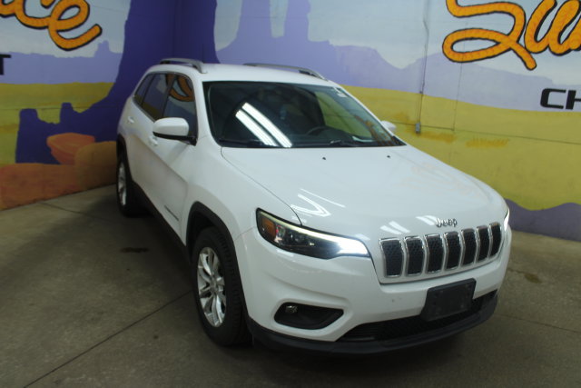 Used 2019 Jeep Cherokee Latitude w/ Cold Weather Group FWD image 2