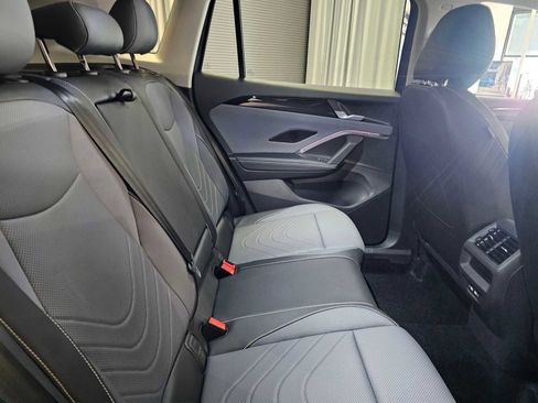 New 2025 Volkswagen Tiguan SE image 14