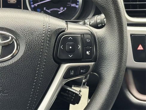 Used 2019 Toyota Highlander LE image 23