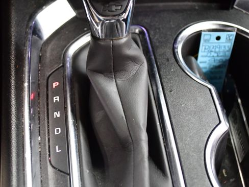 Used 2023 Chevrolet Traverse LS FWD image 29
