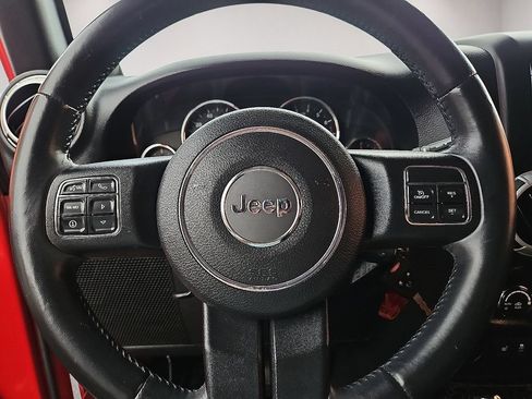 Used 2014 Jeep Wrangler Unlimited Rubicon w/ Connectivity Group AWD/4WD image 30