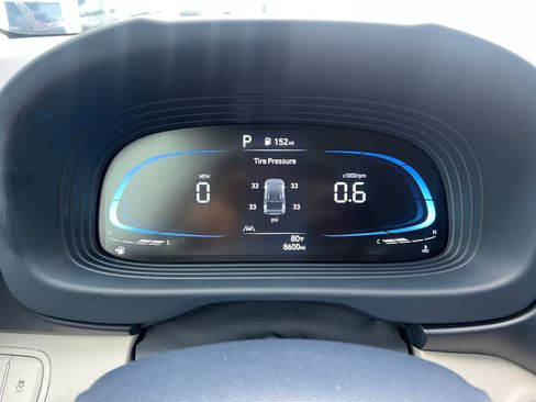 Used 2025 Hyundai Venue Limited FWD image 27