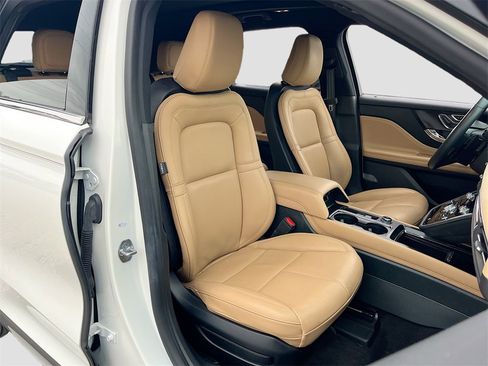 Used 2021 Lincoln Corsair Reserve image 28