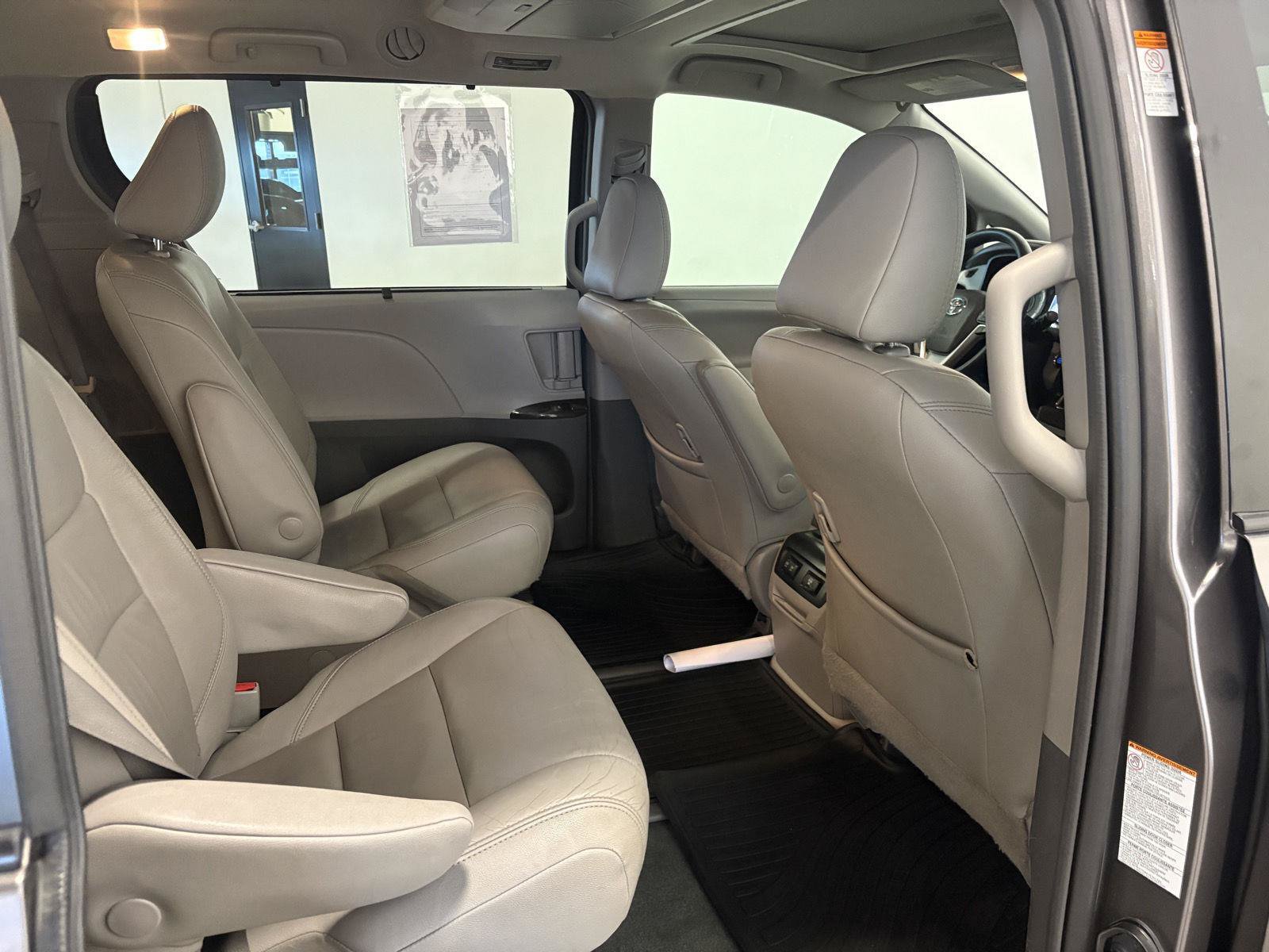 Used 2018 Toyota Sienna XLE Premium w/ Carpet Mat Package AWD/4WD image 43