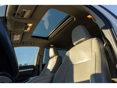 Used 2019 Toyota Highlander XLE image 12