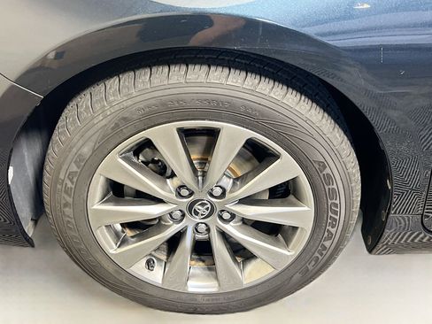 Used 2016 Toyota Camry XLE w/ Advanced Technology Package FWD image 13
