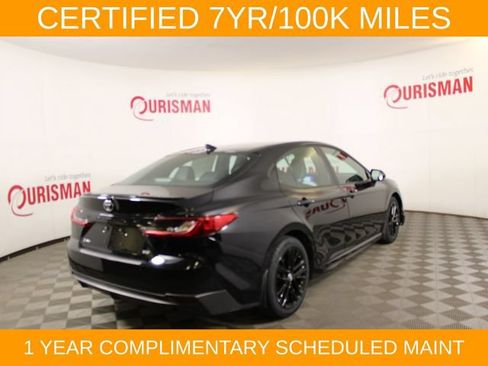 Used 2025 Toyota Camry SE FWD image 8