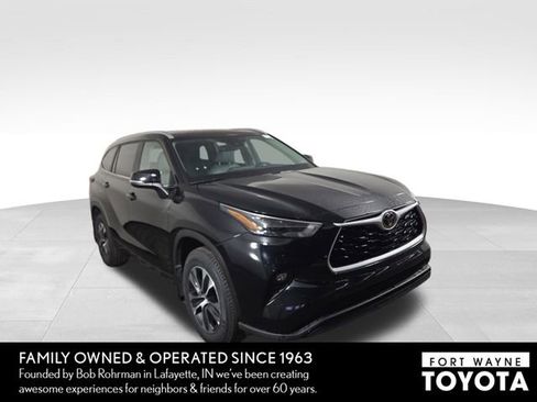 Used 2025 Toyota Highlander XLE AWD/4WD image 4