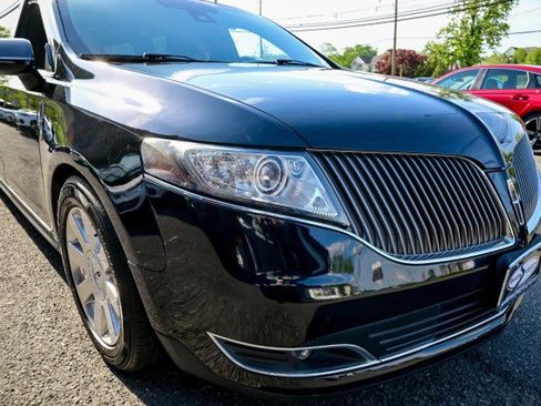 Used 2016 Lincoln MKT AWD image 10