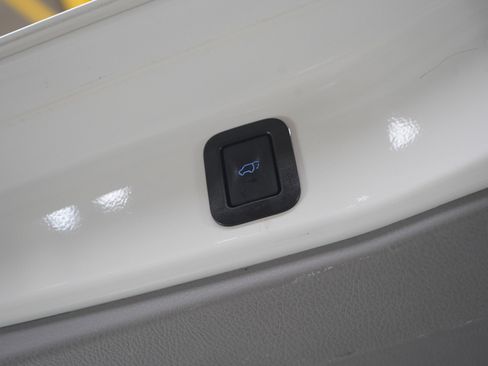 Used 2019 Toyota Highlander Limited Platinum image 18