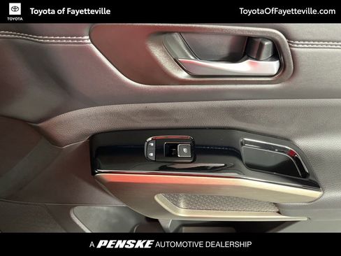 Used 2025 Nissan Pathfinder Platinum image 24