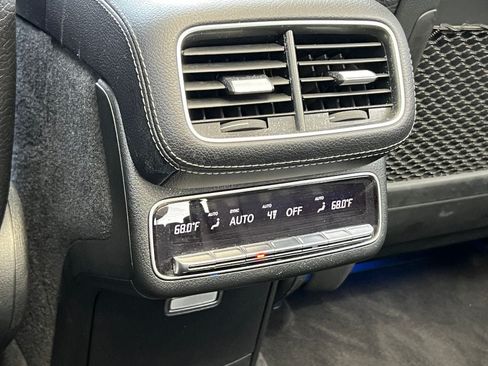Used 2024 Mercedes-Benz GLS 450 4MATIC image 37