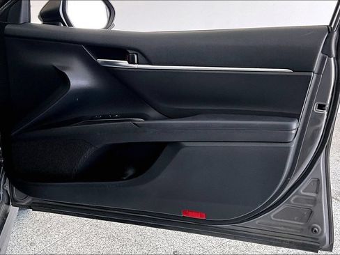 Used 2020 Toyota Camry SE FWD image 22