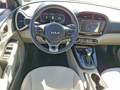 Used 2025 Kia Soul LX FWD image 12