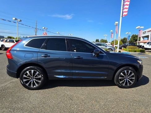 Used 2023 Volvo XC60 B5 Plus AWD/4WD image 7