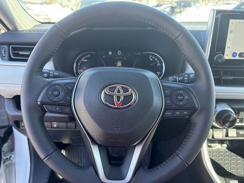 Used 2025 Toyota RAV4 XLE image 11