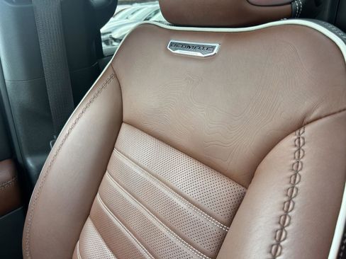 Used 2023 GMC Yukon Denali Ultimate image 34