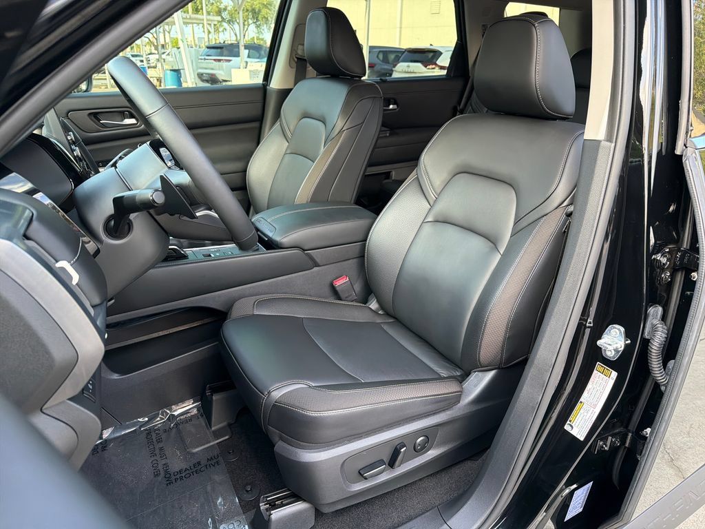 Certified 2025 Nissan Pathfinder SL AWD/4WD image 32