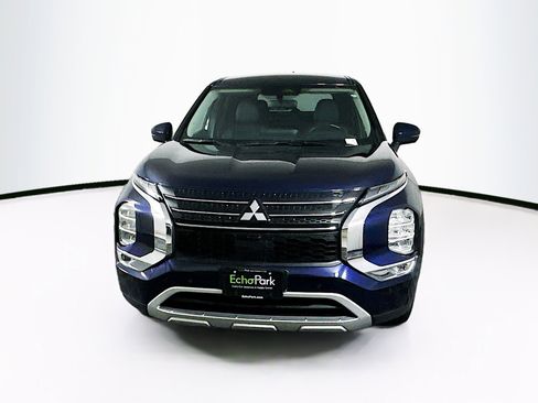 Used 2024 Mitsubishi Outlander SE image 2