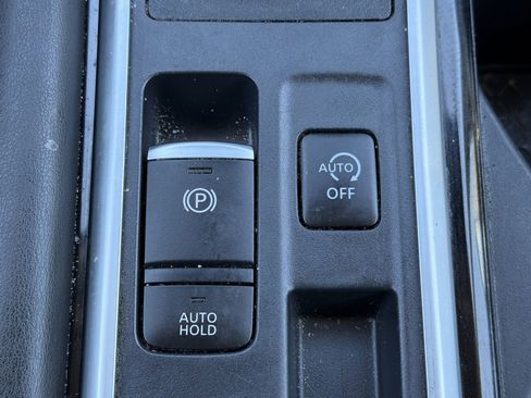 Certified 2024 Nissan Pathfinder SV w/ SV Premium Package FWD image 8