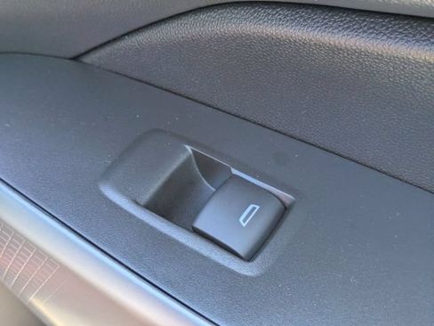New 2026 Chevrolet Trax RS w/ Sunroof Package FWD image 32