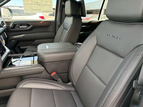 New 2026 GMC Yukon Denali w/ Denali Reserve Package AWD/4WD image 17