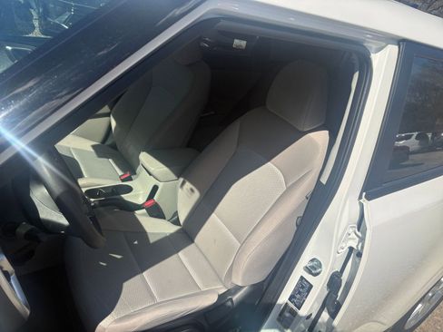 Used 2025 Kia Soul LX w/ LX Technology Package image 33