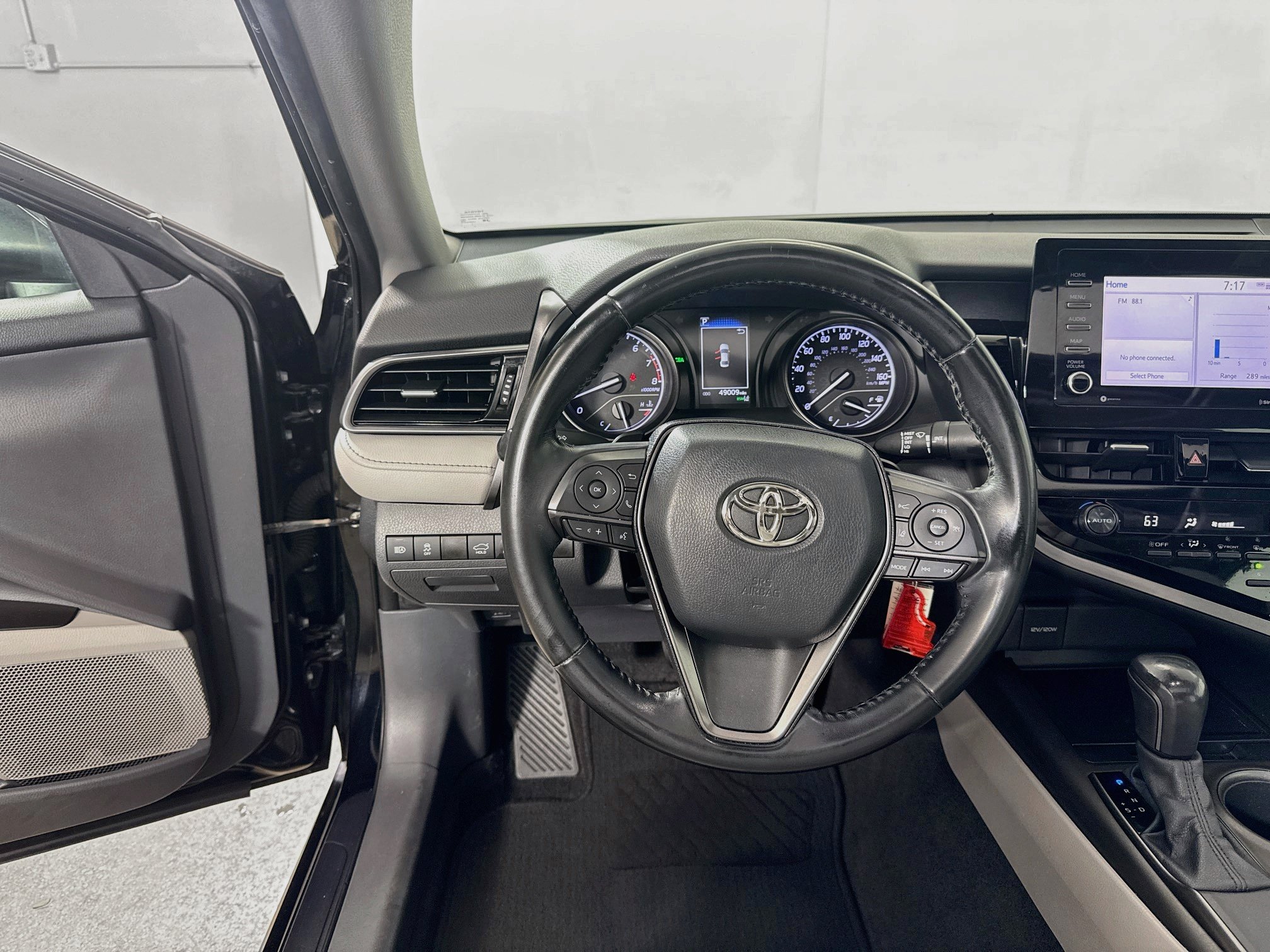Used 2021 Toyota Camry SE FWD image 21