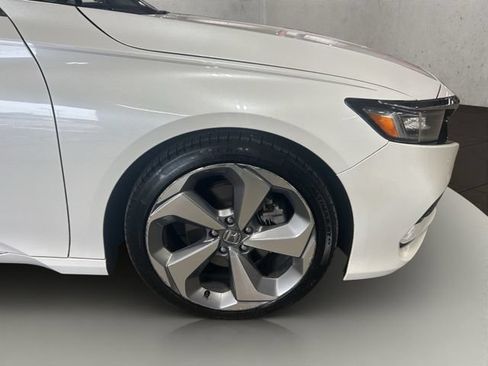 Used 2018 Honda Accord Touring image 33