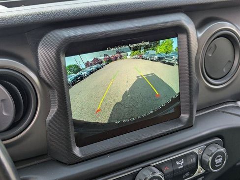 Used 2022 Jeep Wrangler Sport AWD/4WD image 19