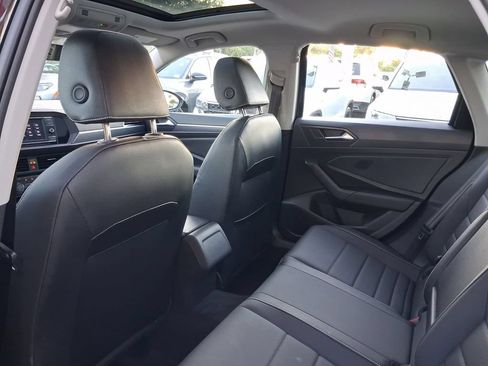 Used 2024 Volkswagen Jetta SE FWD image 7