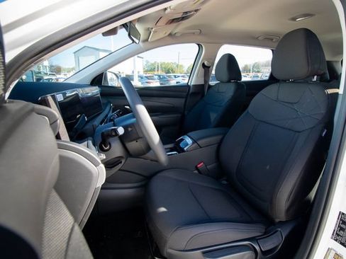 Certified 2026 Hyundai Tucson SE FWD image 9