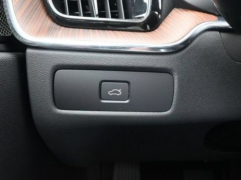 Used 2023 Volvo XC60 B5 Plus w/ Protection Package Premier AWD/4WD image 23