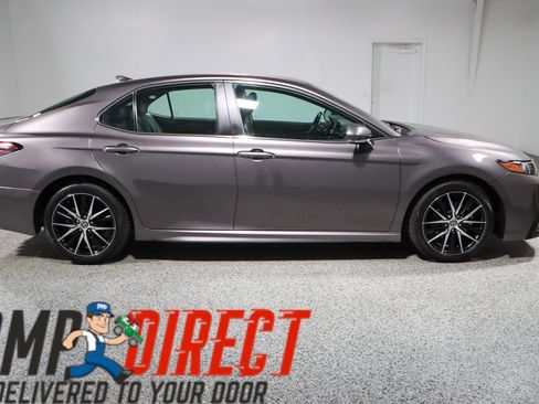 Used 2024 Toyota Camry SE image 6