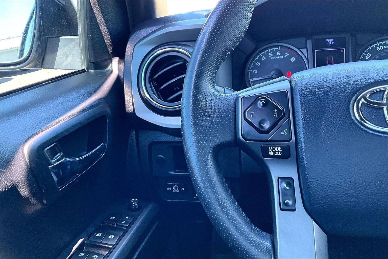 Used 2019 Toyota Tacoma TRD Sport RWD image 19