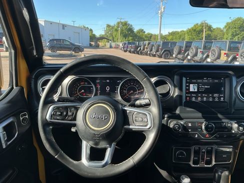 Used 2018 Jeep Wrangler Unlimited Sahara AWD/4WD image 36