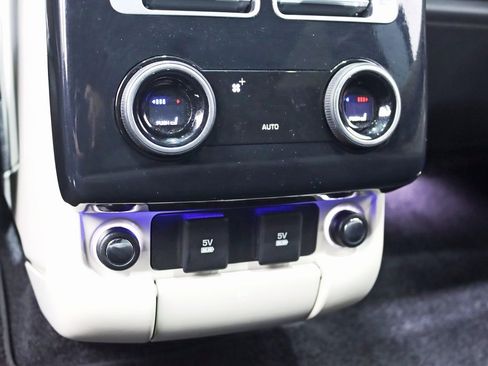 Used 2019 Land Rover Range Rover Long Wheelbase Supercharged image 28