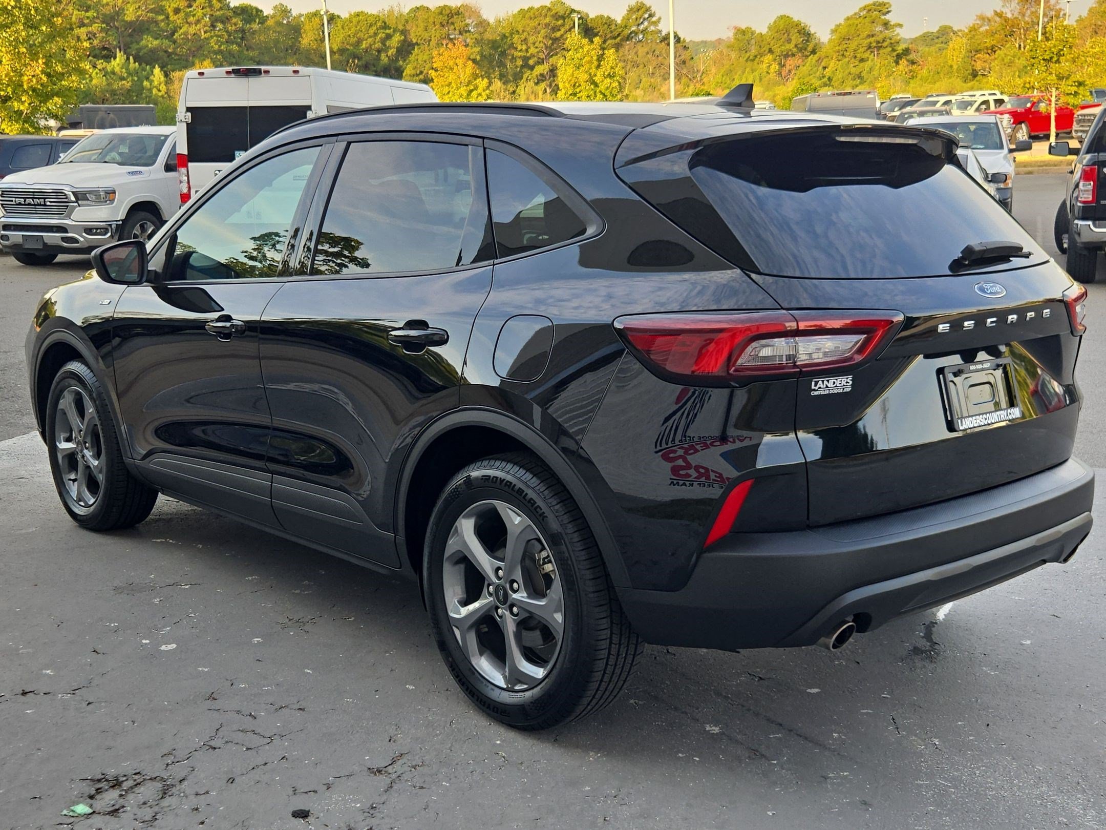 Used 2025 Ford Escape ST-Line FWD image 5