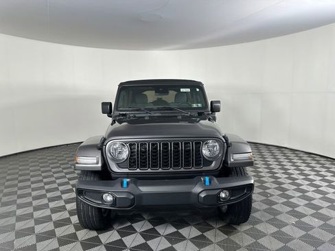 Used 2024 Jeep Wrangler Unlimited w/ Convenience Group AWD/4WD image 2