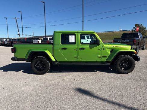 Used 2025 Jeep Gladiator Sport image 12