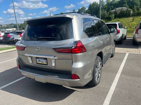 Used 2017 Lexus LX 570 4WD w/ Luxury Package image 22