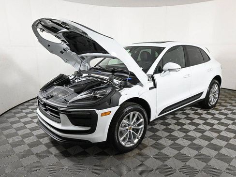 Certified 2026 Porsche Macan AWD/4WD image 34
