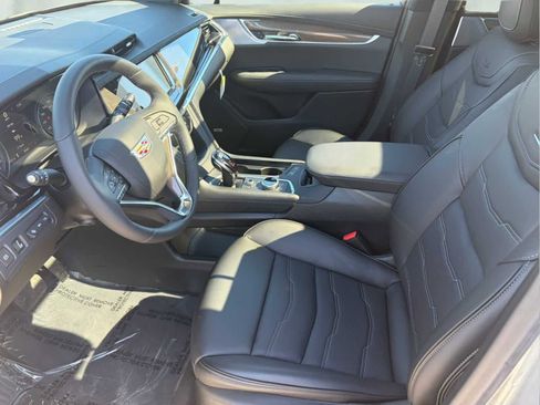 Used 2024 Cadillac XT6 Premium Luxury w/ Platinum Package AWD/4WD image 9