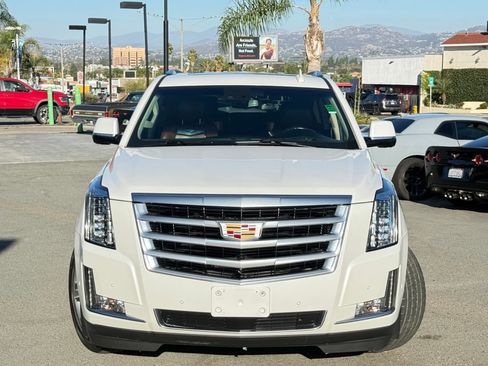 Used 2019 Cadillac Escalade Premium Luxury image 4