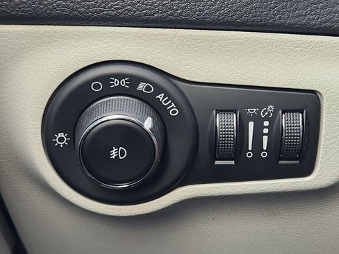 Used 2018 Jeep Compass Limited w/ Navigation Group image 22